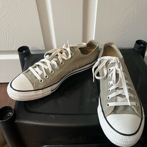 Men’s Converse sneaker spring color!